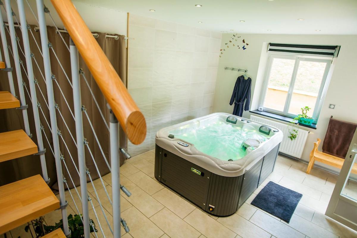 Les Etangs Du Moulin D'Harcy Hotel Lonny Bagian luar foto