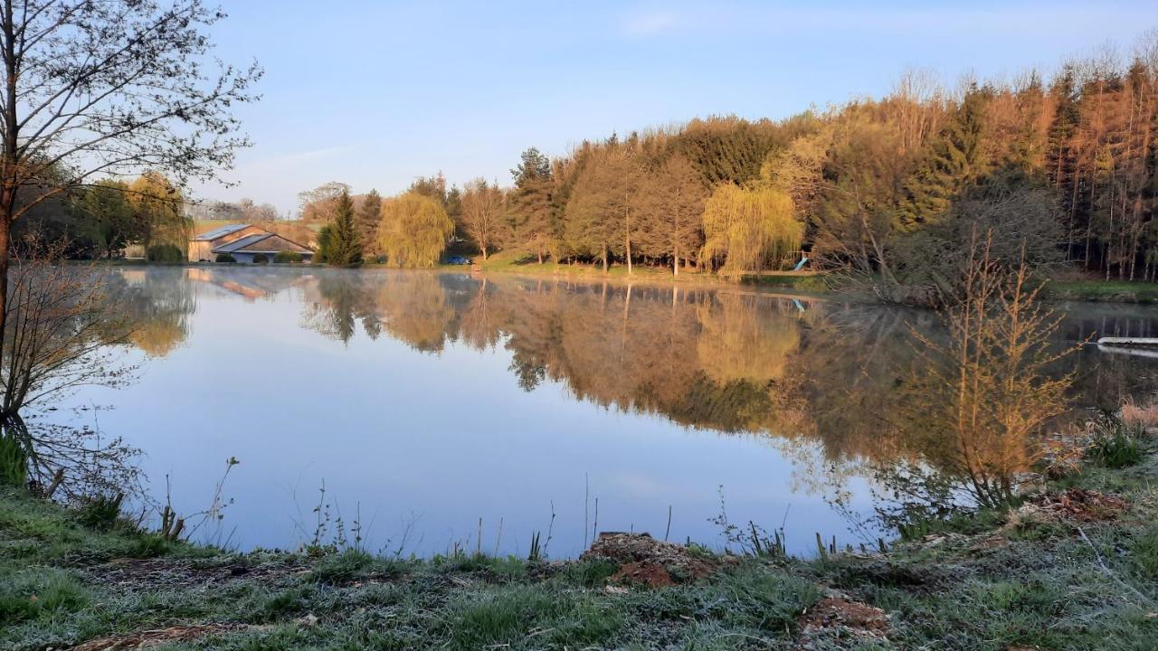 Les Etangs Du Moulin D'Harcy Hotel Lonny Bagian luar foto